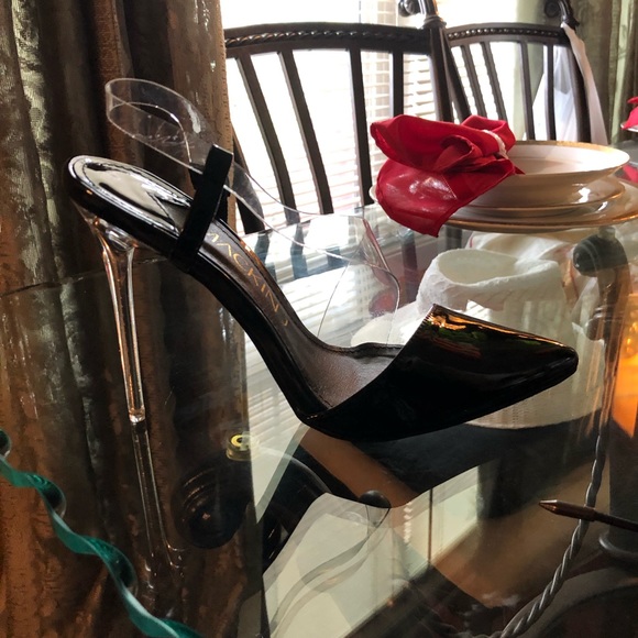 Shoes - Picture 2 of 7